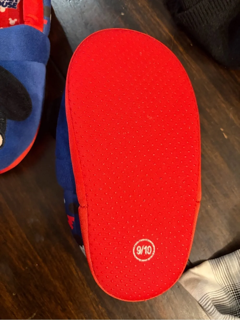 Disney Mickey Mouse toddler slippers size 9/10